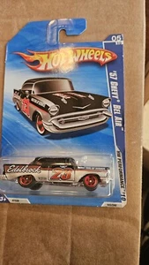 Chevy Bel Air 2010 Hot Wheels #103 HW Performance 5/10 '57 negro/plateado con rojo 5 velocidades - Imagen 1 de 5