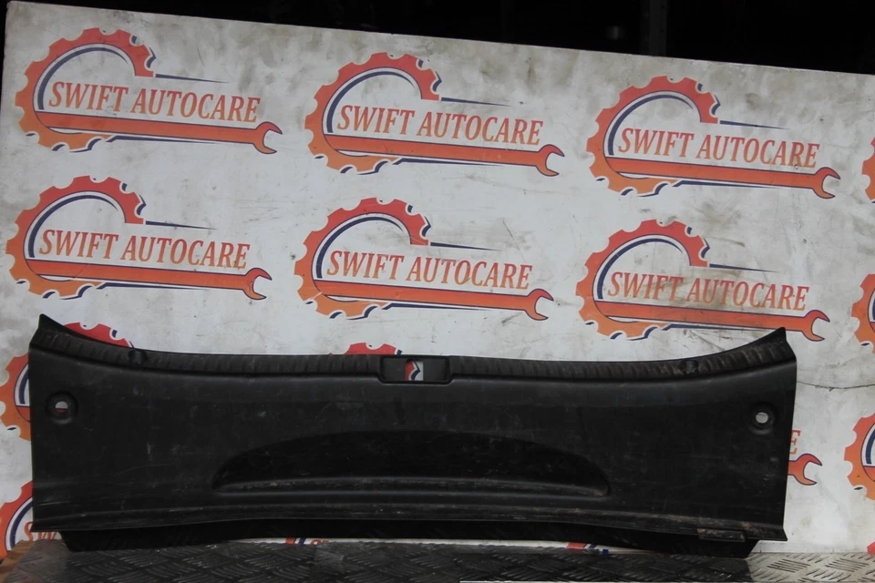 MERCEDES-BENZ C220 W205 TAPA MALETERO PESTILLO CUBIERTA PANEL A2056900341 OEM 2014 - 2021 Foto 1 de 4