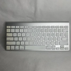 Apple Magic Keyboard A1314 Wireless Bluetooth White Aluminum Tested NO Mouse - Picture 1 of 13