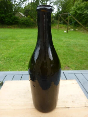 bouteille epaisse noir ancienne verre soufflé 19eme antique glass bottle black - Photo 1/4