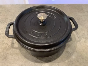 Staub 24 4qt 9-3/8” La Cocotte Cast Iron Dutch Oven Matte Black Used Twice - Picture 1 of 11