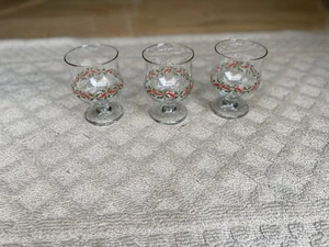 Bicchiere da cocktail Holly Berry con piedi borchie dorate set di 3 - Foto 1 di 6