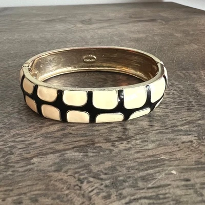 Brazalete Brazalete FORNASH Game Day Gecko Esmalte Blanco y Negro con Bisagras Foto 1 de 4