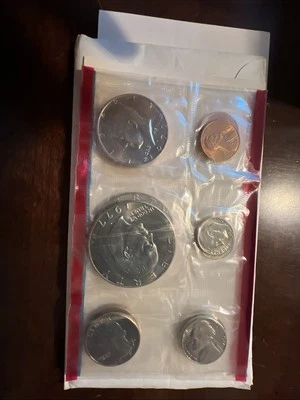 Uncirculated Mint Coins 1977-1981 - Image 1 of 4