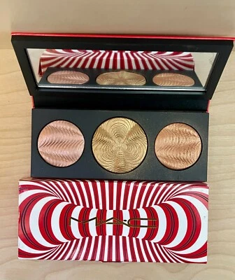 MAC Step Bright Up Extra Dimension Skinfinish Palette:Medium/Deep 0.31 Oz IN BOX - Image 1 of 2