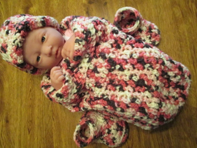 Bolso de Dormir Recién Nacido Hecho a Mano Crochet Cocoon con Sombrero y Botines Foto 1 de 4