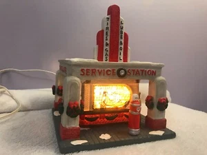 Vintage Christmas village lighted 1999 St. Nicholas Sq Service Station EX4745 - Picture 1 of 11