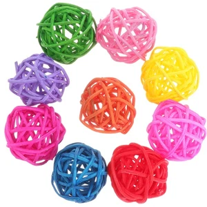 Juego de 50 piezas de juguetes decorativos para masticar pájaros comida bebé loro bolas de ratán - Imagen 1 de 12