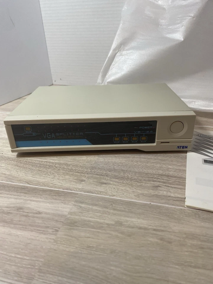 ATEN VGA Splitter VS-134 4-Port No Power Cord w/ Manual Vintage 1999 Video Box - Image 1 of 4