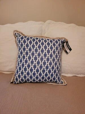 Broyhill 17x17 azul y blanco con almohada de yute Foto 1 de 4