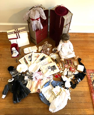 Lote American Girl Samantha Incluye Trajes Vapor Baúl Muñeca Cochecito y Más Foto 1 de 4