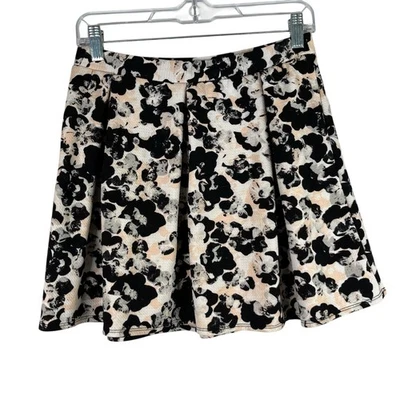 Joe B Mini Skirt Juniors L Black Peach White Pleated Skater Stretch Floral - Image 1 of 4