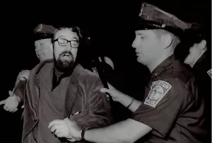 1968 Pressefoto Boston Polizei verhaftet Hippies nach Ausgangssperre in Boston Common - Bild 1 von 2