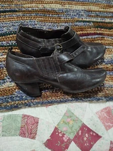 Women's Wear Ever Shoes 6M Brown Heel Elastic Side Pull Up Buckle - Picture 1 of 5