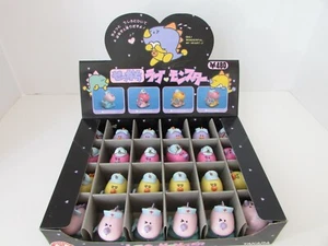 2 DUTZEND MECHANISCHE RÜCKZIEHBARE NEUHEIT SPIELZEUG LIEBE MONSTER TAKARA #480 DISPLAY VERPACKT - Bild 1 von 6