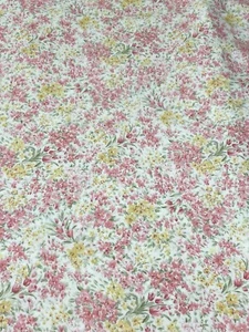 Blüten & Schmetterlinge von Northcott Blumenmuster Baumwollstoff 4 Yds rosa gelb - Bild 1 von 4