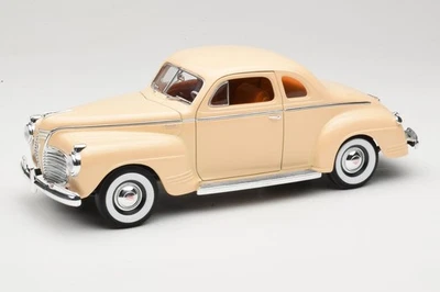 92398 Plymouth Coupe Beige Road Signature 1:18 - Immagine 1 di 4