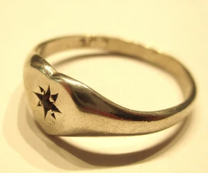 ANILLO SELLO PLATA ESTERLINA ANTIGUO RETRO EN FORMA DE CORAZÓN CON GRANATE TALLA W - Imagen 1 de 2