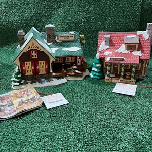 DEPT 56 Original Snow Village Lot Fisherman’s Nook & Pinewood Cabin - Bild 1 von 18