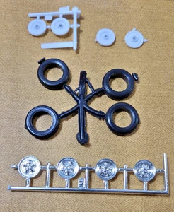 Revell 1970 Plymouth Road Runner 1/25 Scale Complete Set Stock Wheels Tires NEW - Picture 1 of 8