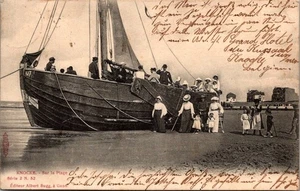 KNOCKE On the Beach PEOPLE BOARDING BOAT c1906 UDB Belgium Postcard - Picture 1 of 2