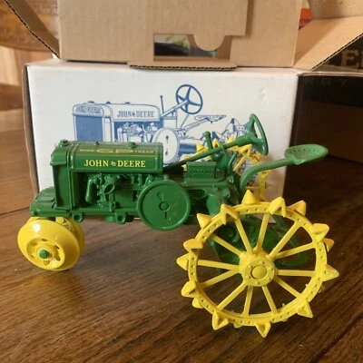 Ertl 1/16 2-cylinder Club 1929 John Deere General Purpose Wide Tread Tractor - Image 1 of 4