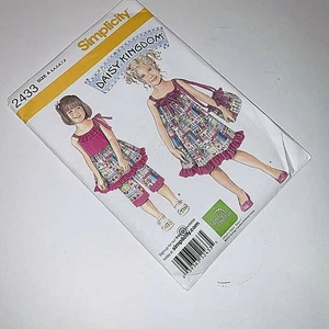 Simplicity Daisy Kingdom Muster 2433 Mädchen Gr. 3-8 Oberteil Hose Kleid Tasche ungeschnitten - Bild 1 von 12