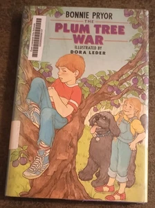 The Plum Tree War by Bonnie Pryor - hardcover book - 1989 - Foto 1 di 1