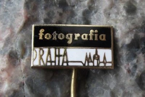 Antique Fotografia Praha Photographic Film Camera Company Prague Pin Badge - Picture 1 of 2