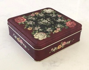 Caja de almacenamiento cuadrada Century Resources Inc. Columbia OH floral sobre ciruela lata de 6,12 - Imagen 1 de 5