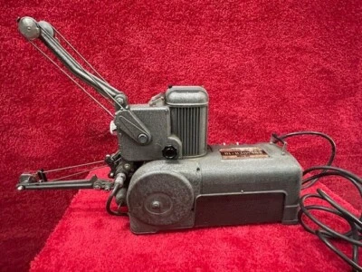 Proyector AMPRO 16mm Modelo Premier 10 con Amplificador de Tubo AA6 Foto 1 de 4