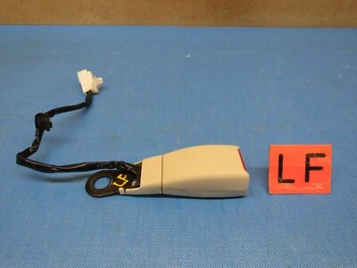 Пряжка ремня безопасности переднего со стороны водителя левая для Lexus SC430 2002-2006 годов выпуска от оригинального производителя - Изображение 1 из 3