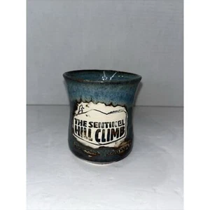 Handgeworfen Keramik Kaffeebecher "The Sentinel Hill Climb" Missoula Montana USA - Bild 1 von 6
