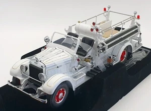 Road Signature 1/24 Scale 20098 - 1935 Mack Type 75BX - White - Picture 1 of 6