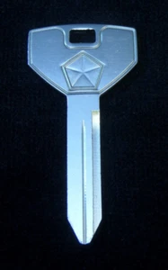 Y157 CHRYSLER PENTASTAR LOGOTIPO LLAVE EN BLANCO: CAMIONES RAM DODGE PLYMOUTH JEEP CHEROKEE - Imagen 1 de 11