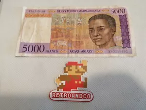 MADAGASCAR : Billet banque 5000 FRANCS ARIVO ARIRAY BON ETAT - Imagen 1 de 2