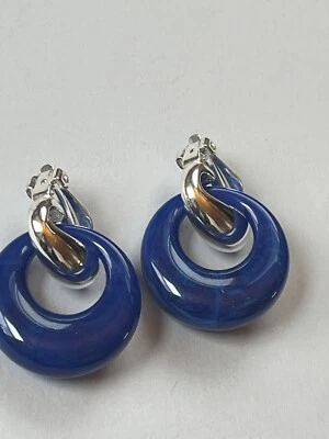 Joan Rivers Marked Silvertone Half Hoops w Thick Cobalt Blue Plastic Swirl Open Foto 1 de 4