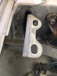 84-88 Toyota Hilux 84-89 4Runner capó bisagras PAR DERECHA E IZQUIERDA con pernos de montaje - Imagen 1 de 4