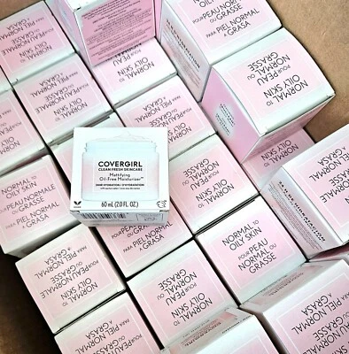 Lote de 10 frascos de crema hidratante matificante sin aceite Covergirl hidratación de 24 horas 2 oz.ea Foto 1 de 4