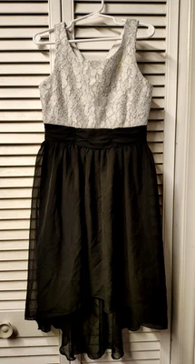 Niñas Talla 7 Negro Blanco Alto-Bajo Vestido Elegante Forrado Encaje y Lentejuelas Fiesta Sin Palabras Foto 1 de 4