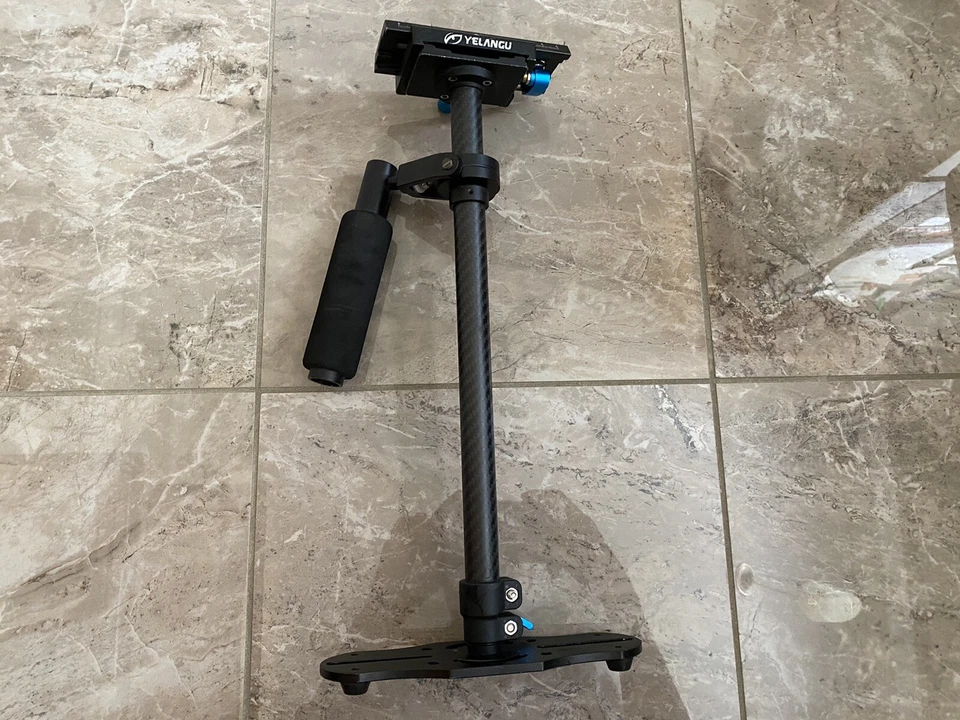 YELANGU CINE DSLR Carbon Fiber/Alloy Steadicam Camera Stabilizer - Image 1 of 4