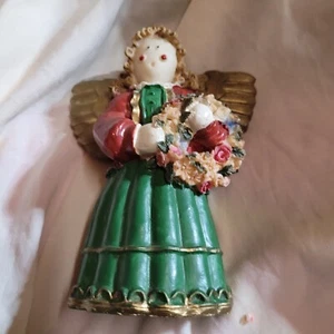Christmas Poly Angels with Flower Wreath - Picture 1 of 3