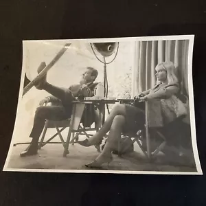 ROGER MOORE THE SAINT SIGNED 8x10 PHOTO ~ Penelope Horner "The Russian Prisoner" - Bild 1 von 9
