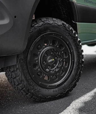 Komplettrad für Sprinter Grabber AT3 255/55 18 120R Twin Monotube Felgen Monoblo - Bild 1 von 4