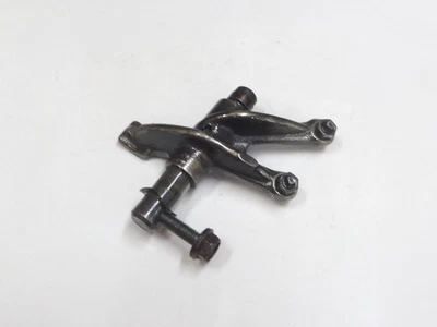 Оригинальный рычаг подвески выпускного клапана двигателя 1999-2010 Suzuki GZ 250 12850-13F00 - Изображение 1 из 4