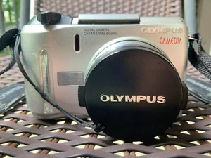 Olympus CAMEDIA C-740 Ultra Zoom 3.2MP Digital Camera Silver Untested w/strap - Picture 1 of 9