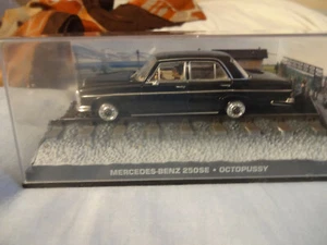 Mercedes Benz 250SE from James Bond movie Octopussy diecast scale 1:43 - Picture 1 of 3