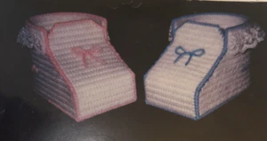 De colección Raro Betts, Inc. BOTINES DE BEBÉ ROSA O AZUL patrón de punta de aguja #818 - Imagen 1 de 2