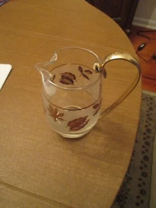 PITCHER WITH HANDLE AND GOLD LEAF DESIGN - Bild 1 von 1