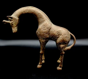 Estatuilla de jirafa detallada de latón macizo de 9 pulgadas de alto doblada con cola curva - Imagen 1 de 12